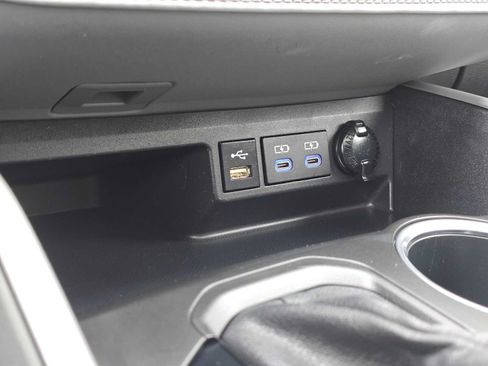 Used 2022 Toyota Highlander XLE AWD/4WD image 35