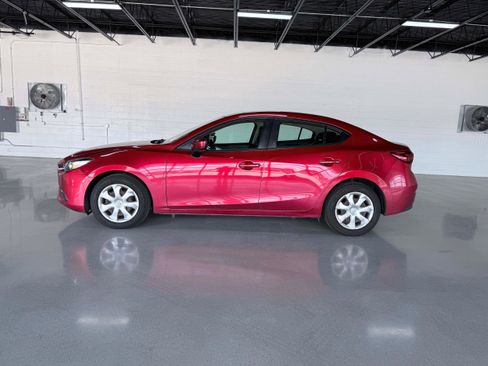 Used 2017 MAZDA MAZDA3 Sport FWD image 3