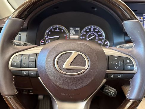 Used 2016 Lexus ES 350 w/ Luxury Package w/Wood Trim FWD image 24
