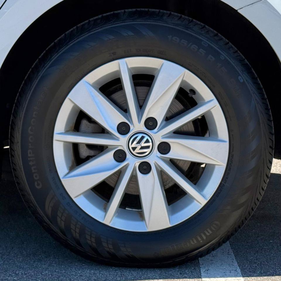 Used 2016 Volkswagen Golf S FWD image 18