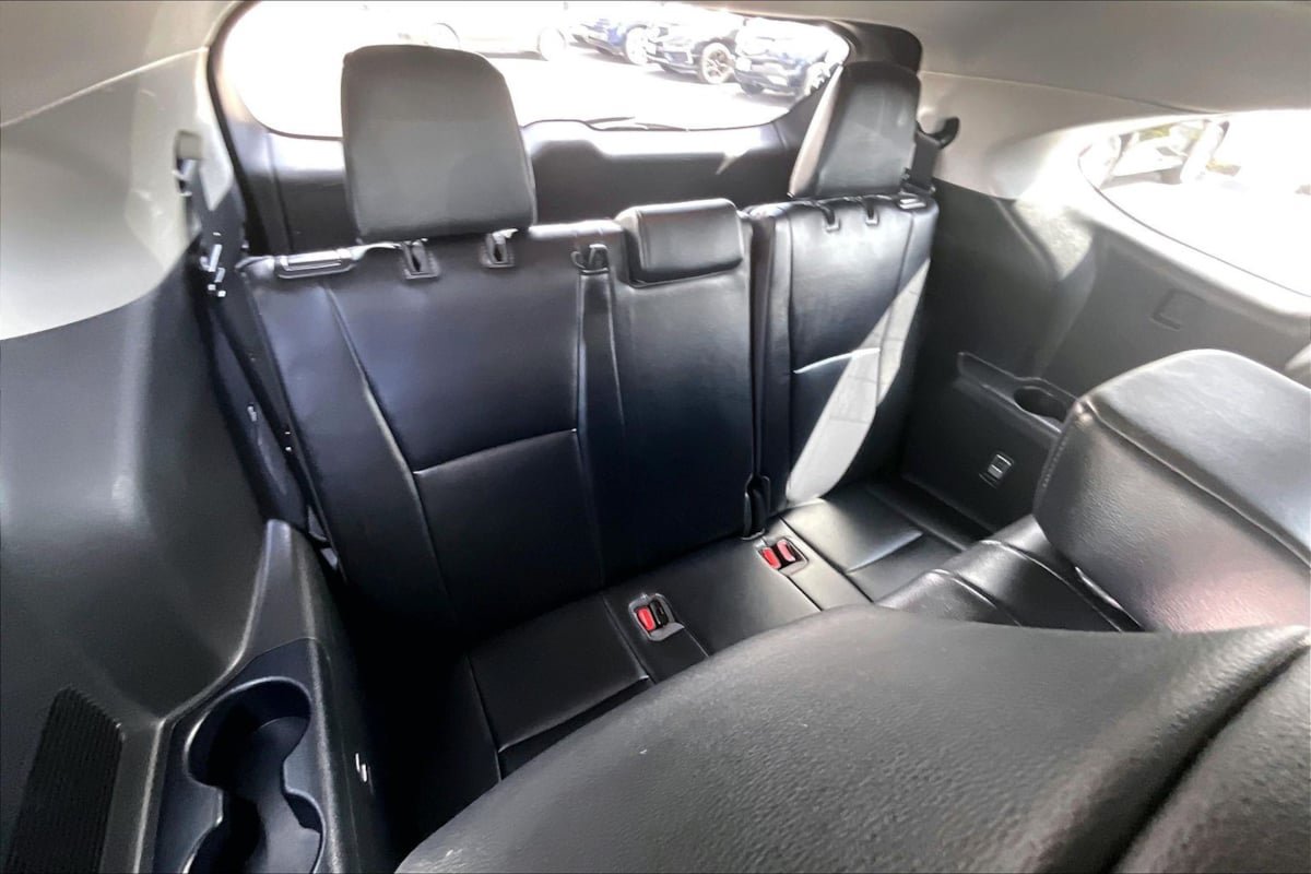 Used 2022 Toyota Highlander XLE AWD/4WD image 25