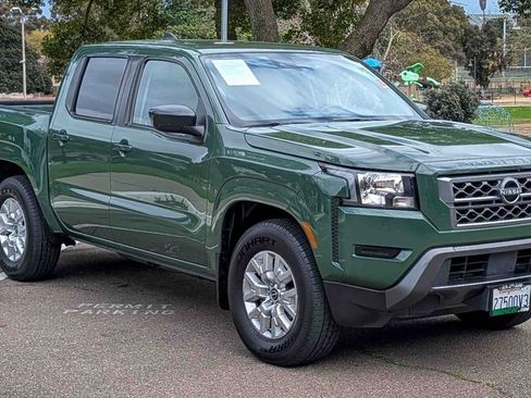 Used 2022 Nissan Frontier SV w/ Technology Package image 4