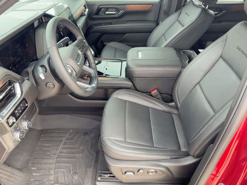 Used 2025 GMC Yukon Denali w/ Sun & Power Step Package image 5