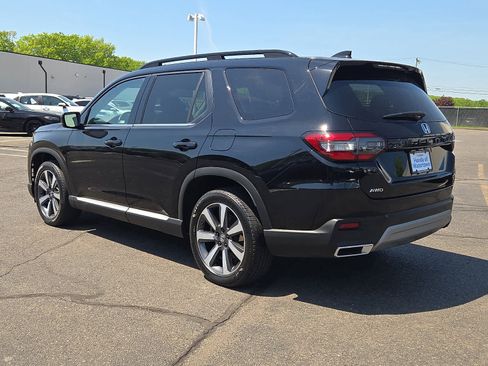 Used 2024 Honda Pilot Touring image 7