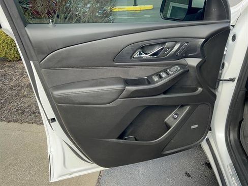 Used 2023 Chevrolet Traverse High Country image 11