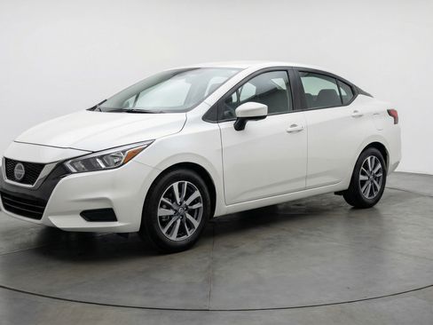 Used 2025 Nissan Versa SV FWD image 3