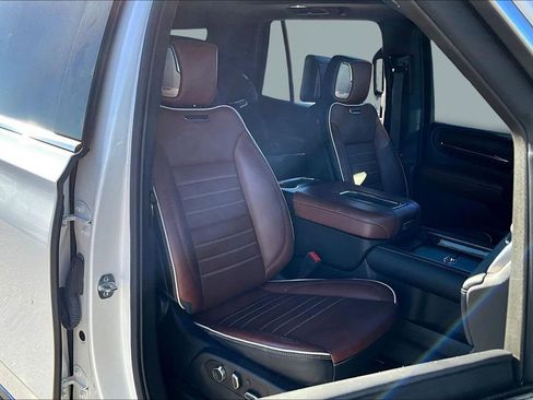 Used 2023 GMC Yukon Denali Ultimate image 7