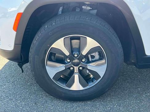 Used 2022 Jeep Grand Cherokee Limited 4xe w/ Luxury Tech Group II AWD/4WD image 7