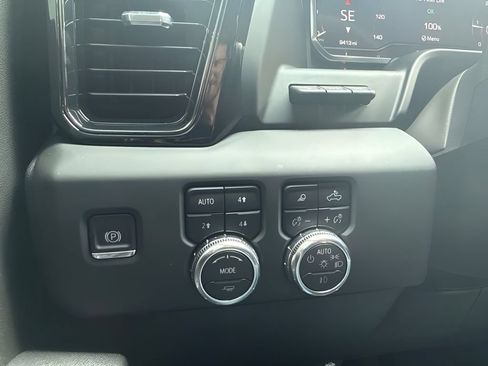 Used 2025 GMC Sierra 1500 AT4 w/ Technology Package AWD/4WD image 25