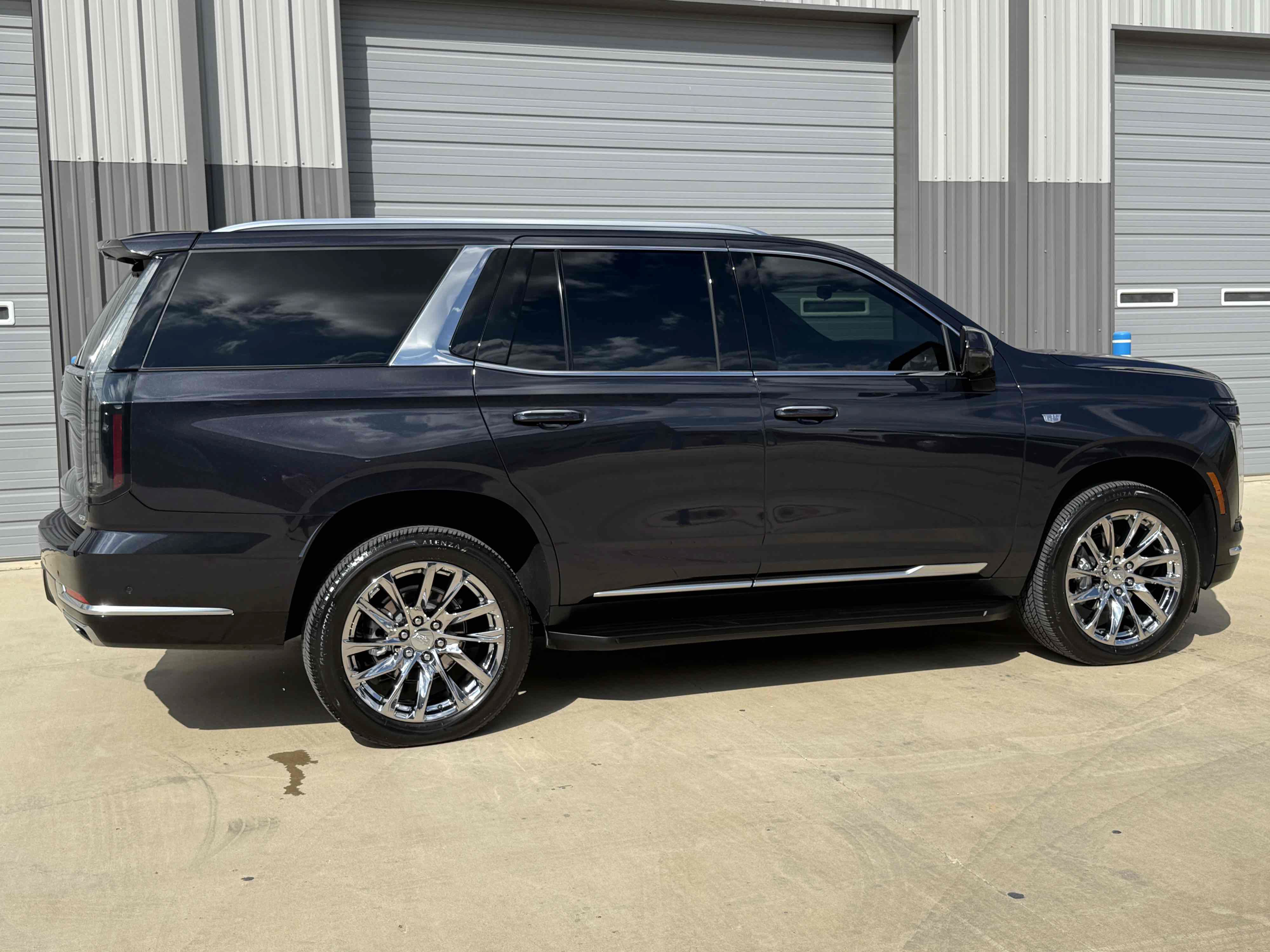 Used 2025 Cadillac Escalade Premium Luxury AWD/4WD image 36