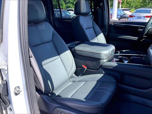 Used 2026 Chevrolet Suburban RST w/ RST Capability Package AWD/4WD image 7
