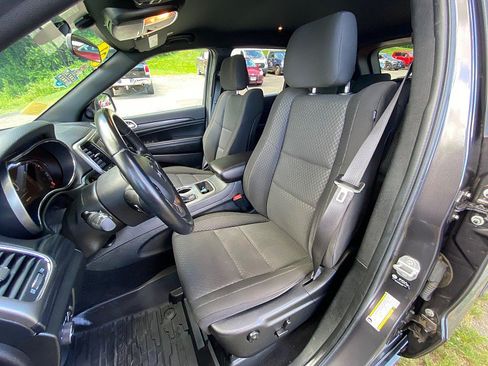 Used 2021 Jeep Grand Cherokee Laredo AWD/4WD image 25