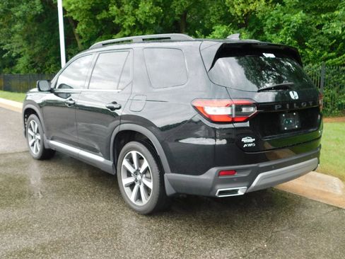 Certified 2023 Honda Pilot Touring image 10