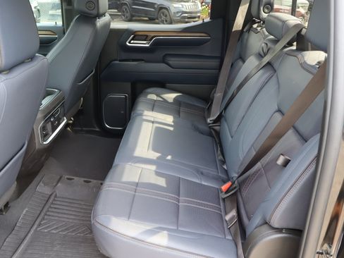 Used 2023 Chevrolet Silverado 1500 High Country w/ Technology Package AWD/4WD image 34