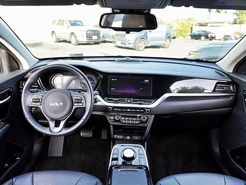Used 2022 Kia Niro EX Premium image 20