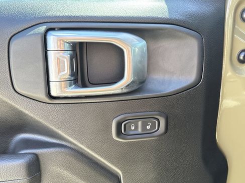 Used 2025 Jeep Wrangler Sport image 11