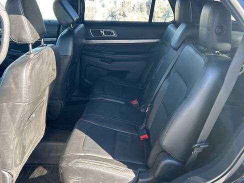 Used 2018 Ford Explorer XLT w/ Equipment Group 202A image 12