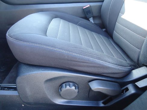 Used 2018 Ford Edge SE image 22