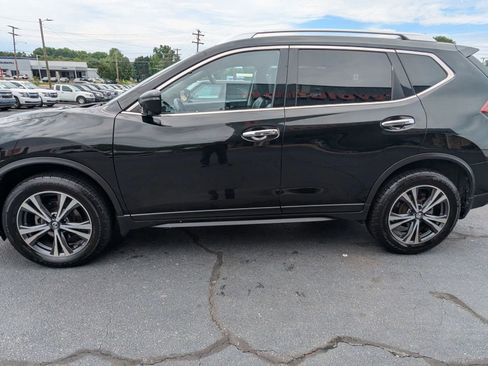 Used 2019 Nissan Rogue SV w/ Premium Package AWD/4WD image 4