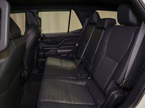 Used 2025 Toyota 4Runner TRD Off-Road Premium image 9