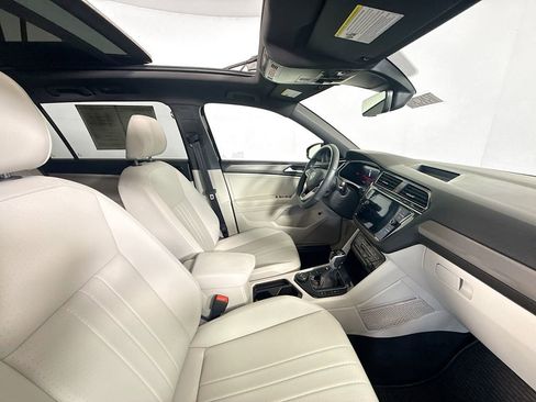 Used 2024 Volkswagen Tiguan SE R-Line image 29