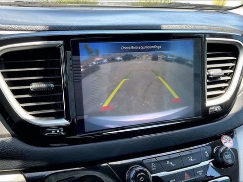 Used 2023 Chrysler Pacifica Touring-L FWD image 21