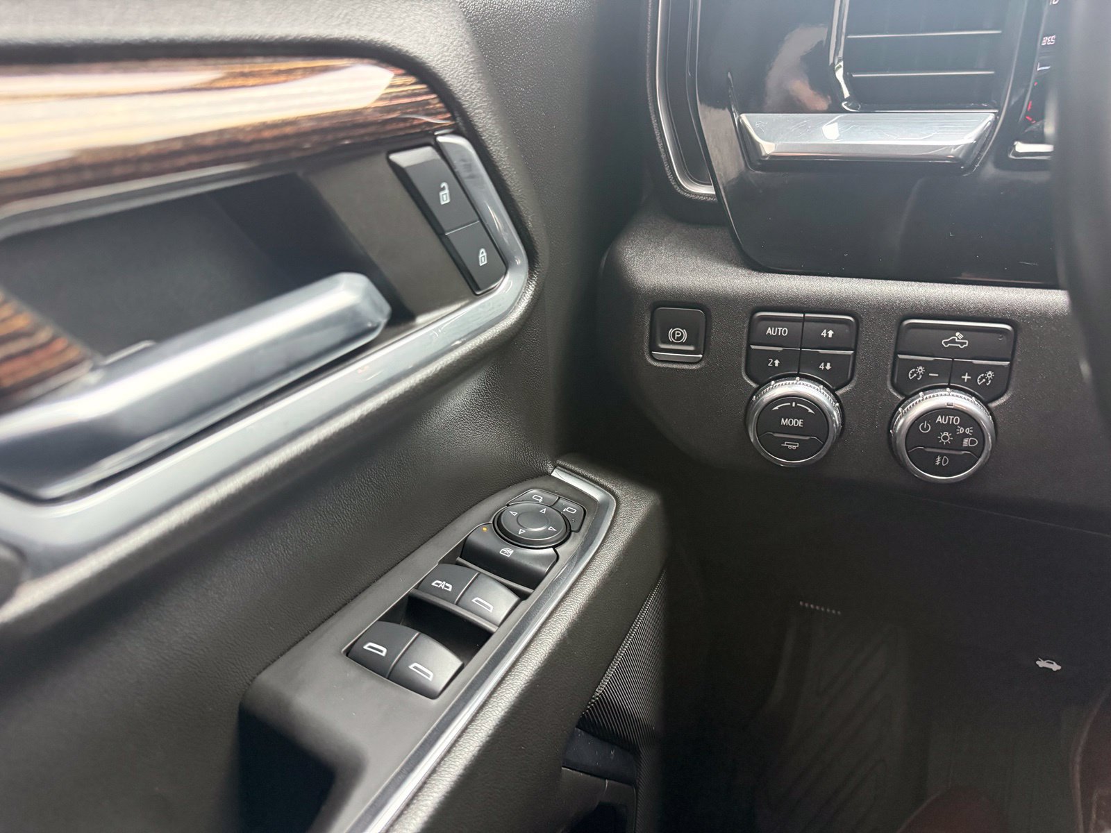 Used 2024 GMC Sierra 1500 Elevation AWD/4WD image 23