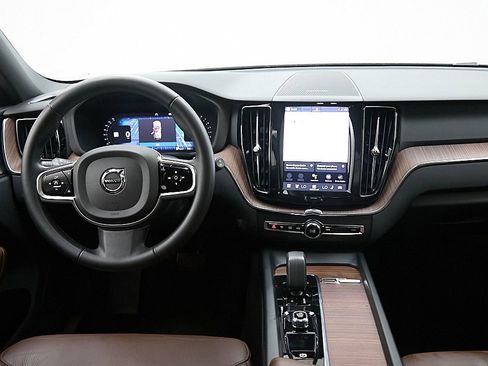 Used 2023 Volvo XC60 B5 Plus w/ Climate Package image 25