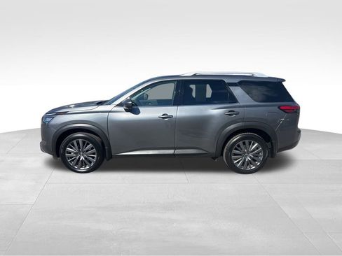 Used 2025 Nissan Pathfinder SL w/ SL Premium Package image 4