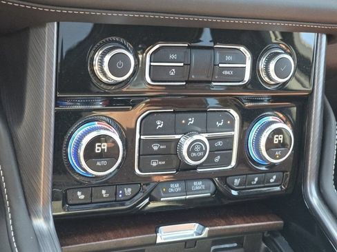 Used 2024 GMC Yukon Denali Ultimate AWD/4WD image 7