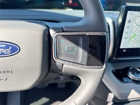 Certified 2025 Ford Expedition Active image 33