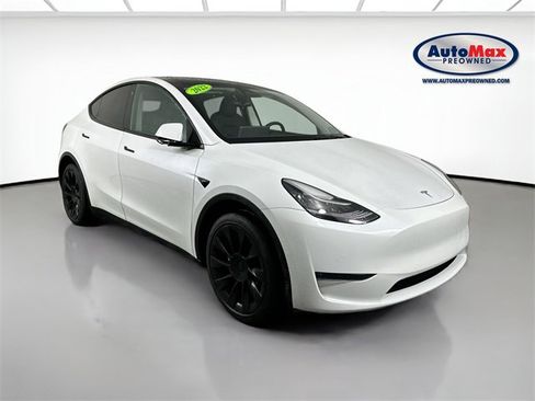 Used 2022 Tesla Model Y Long Range image 1