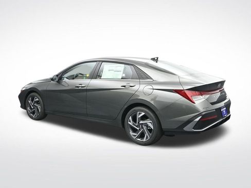 New 2026 Hyundai Elantra Limited FWD image 3