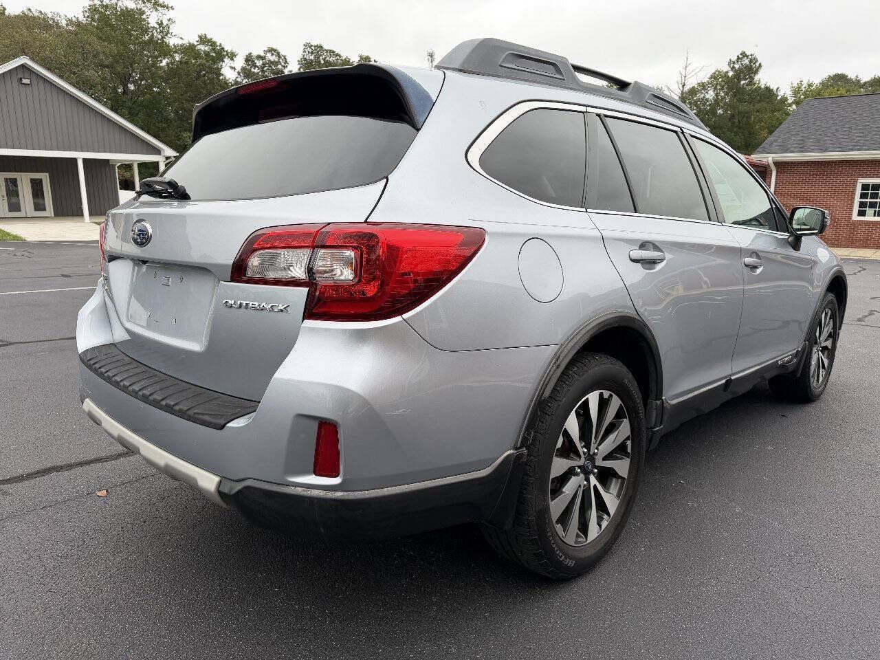 Used 2015 Subaru Outback 2.5i Limited AWD/4WD image 7