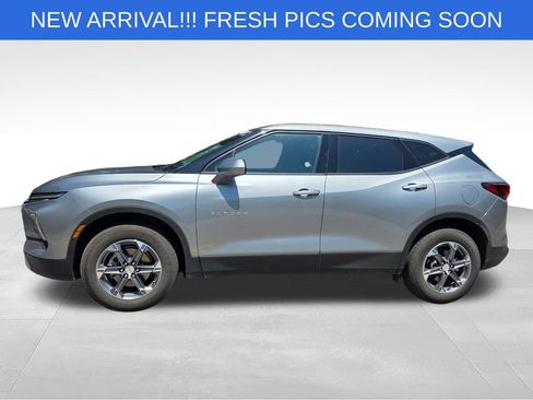 Used 2025 Chevrolet Blazer LT FWD image 3