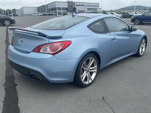 Used 2010 Hyundai Genesis 3.8 RWD image 3