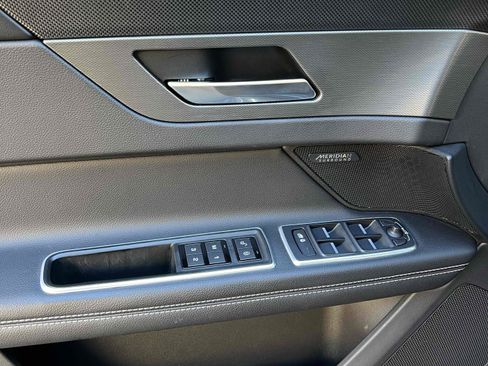 Used 2017 Jaguar XF S image 77