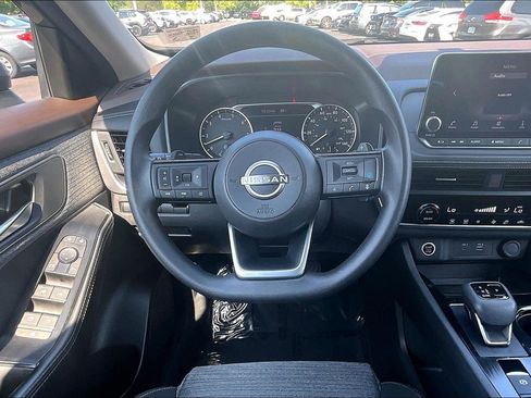 Used 2023 Nissan Rogue SV AWD/4WD image 5
