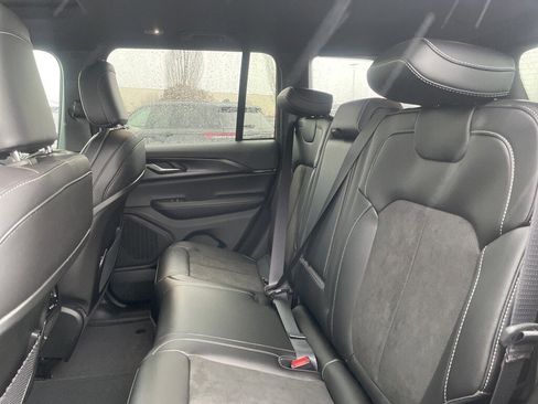 New 2025 Jeep Grand Cherokee Altitude image 12