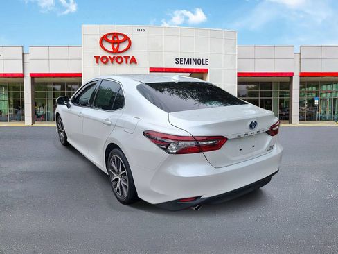 Used 2022 Toyota Camry XLE w/ Navigation Upgrade Package FWD image 4