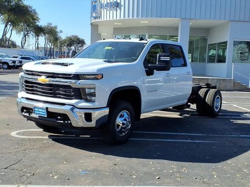 New 2026 Chevrolet Silverado 3500 LT image 3