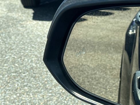 Used 2021 Toyota Highlander XLE FWD image 21