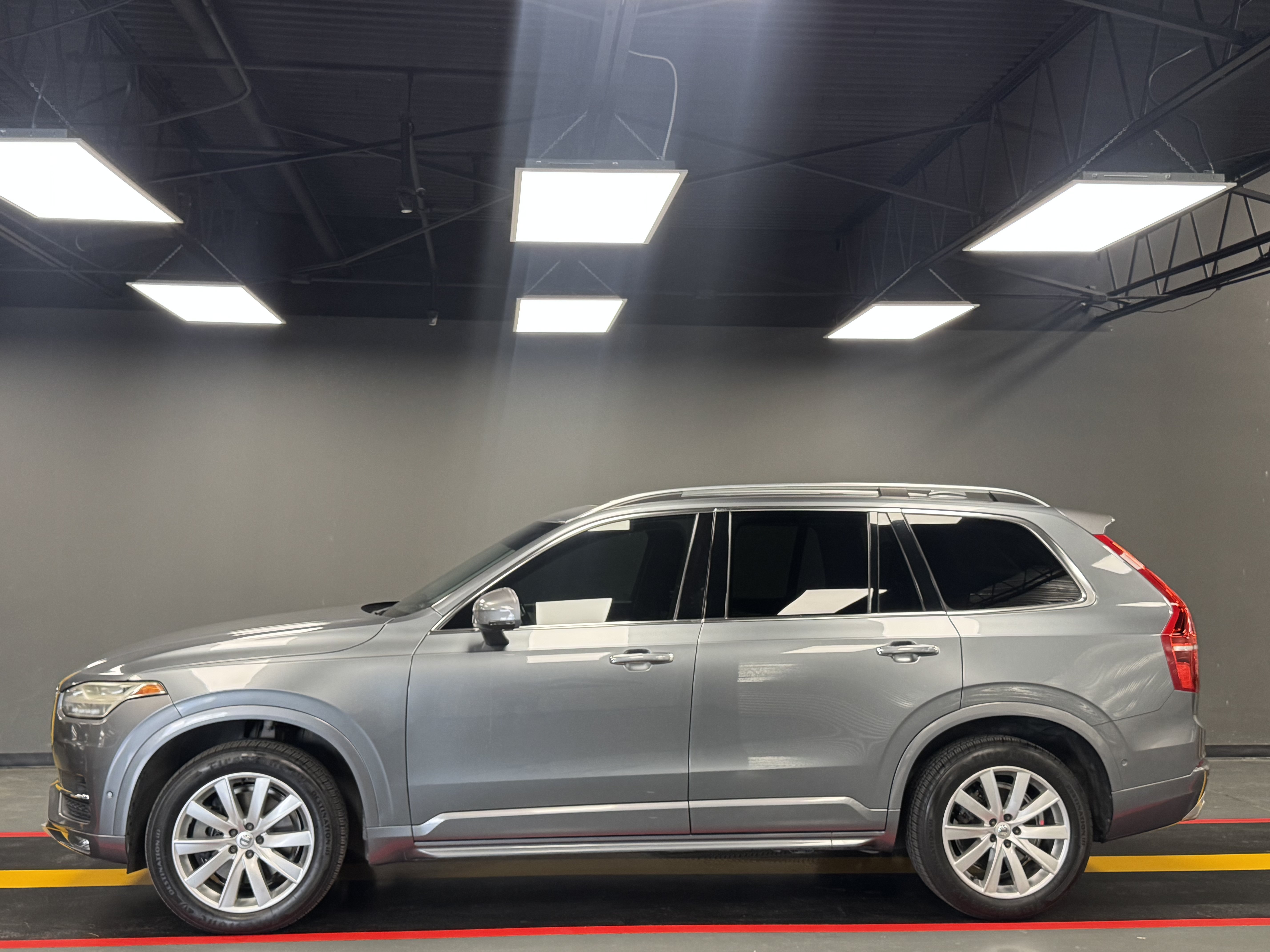 Used 2017 Volvo XC90 T6 Momentum w/ Vision Package AWD/4WD image 3