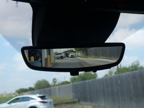 Used 2024 GMC Yukon Denali Ultimate image 32