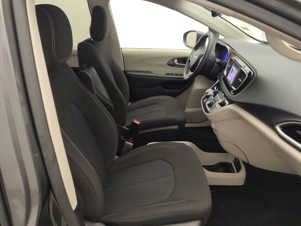 Used 2023 Chrysler Voyager LX FWD image 21