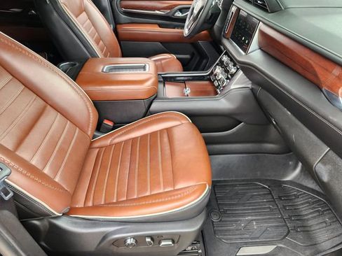 Used 2023 GMC Yukon XL Denali Ultimate image 11