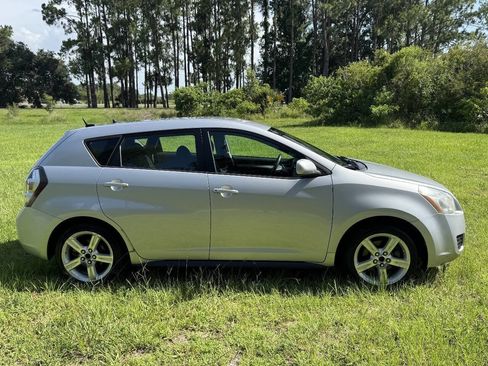 Used 2009 Pontiac Vibe w/ Preferred Package FWD image 3