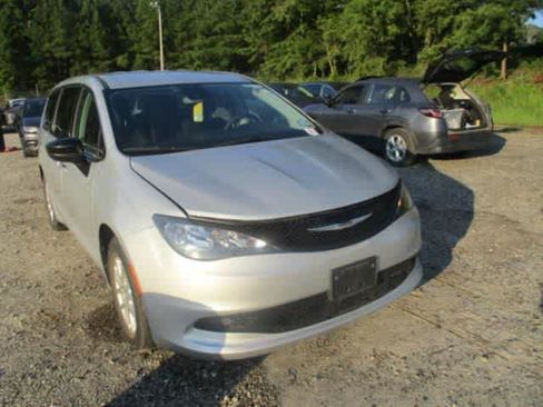 Used 2024 Chrysler Voyager LX FWD image 3