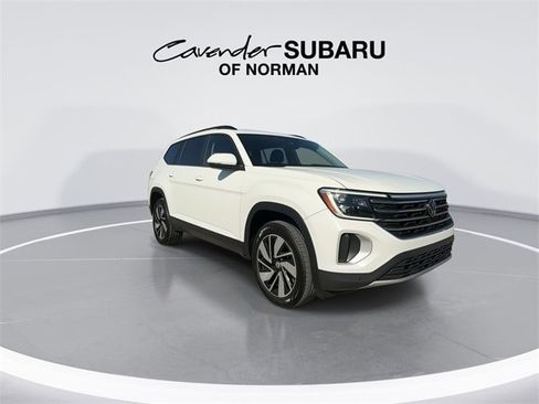 Used 2024 Volkswagen Atlas SE image 2