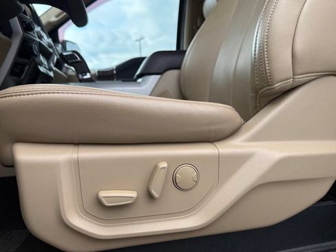 Used 2019 Ford F150 Lariat w/ Equipment Group 502A Luxury AWD/4WD image 9